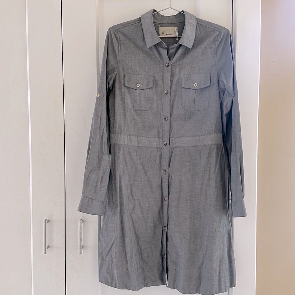 Women’s button down shirt dress w double breast pockets and two hand pockets, M